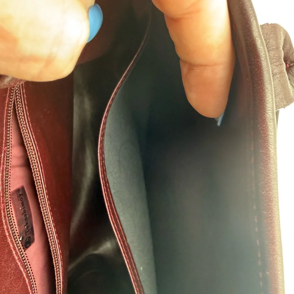 Elegant Longchamp burgundy Leather Handbag
